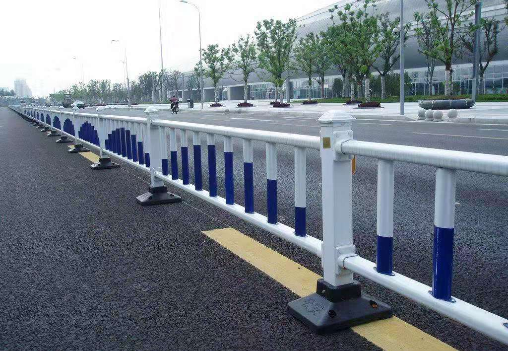 交通护栏
